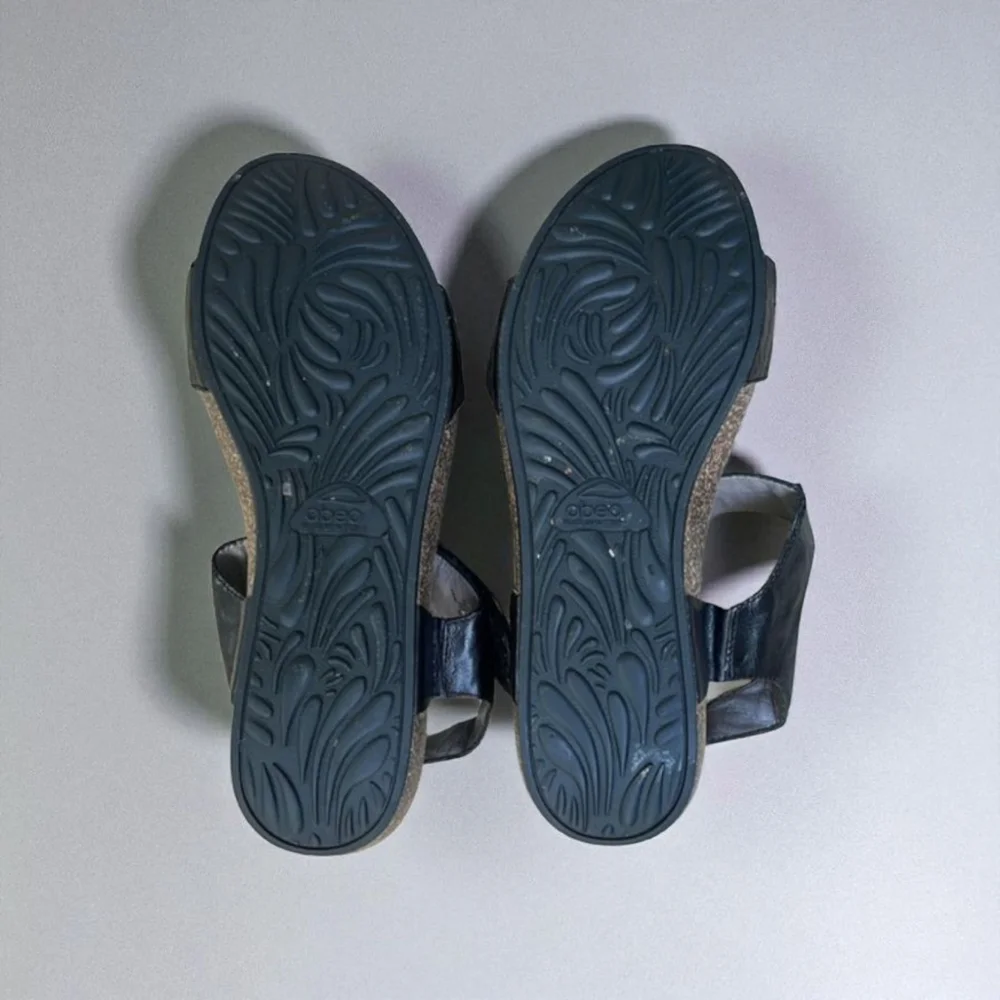 Abeo Una Metatarsal Wedge Sandal in Black Women’s Size 10N